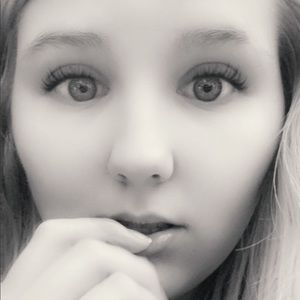 Meet your Posher, Lily